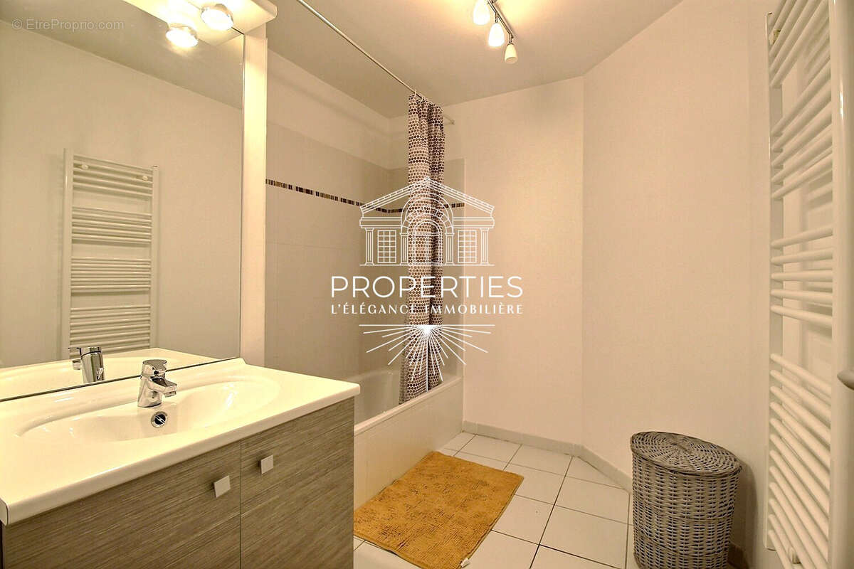 Appartement à COGOLIN