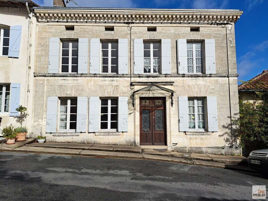 Appartement à AUBETERRE-SUR-DRONNE
