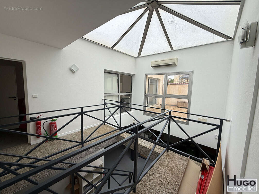 Bordeaux - secteur tondu- immeuble de bureaux r+1 148m² + terrasse de 26m²- possibilite 3 ou 4 lots... - photo 7