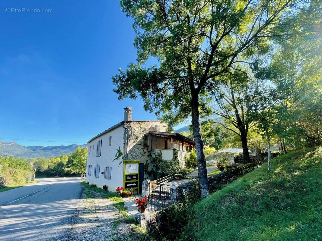 Commerce à CORNILLON-SUR-L&#039;OULE