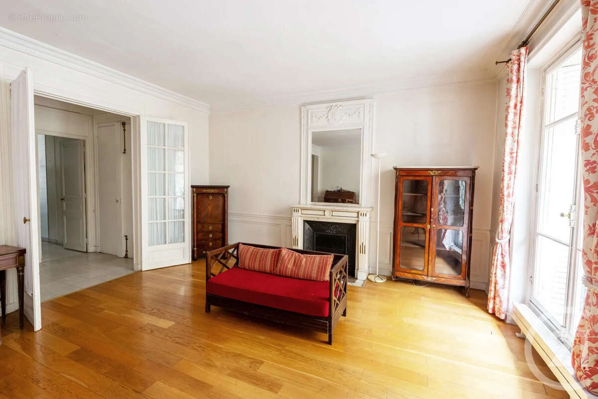 Appartement à NEUILLY-SUR-SEINE