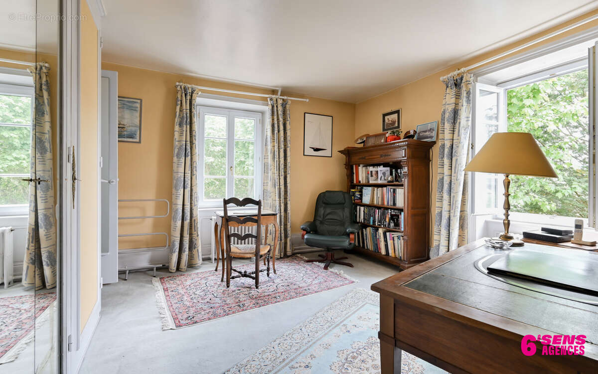 Maison à CHARBONNIERES-LES-BAINS