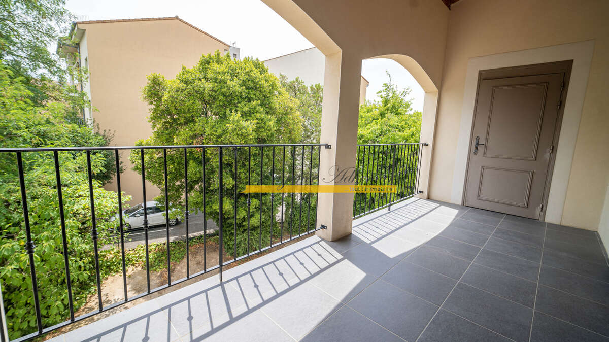 Montélimar, quartier Saint James, à vendre duplex avec terrasse. - photo 2