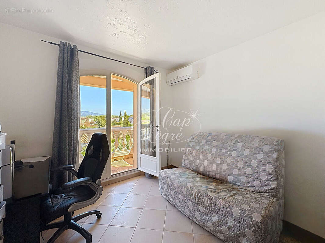 Maison provençale vue dégagée au calme à vendre à cogolin - golfe de saint tropez - photo 15