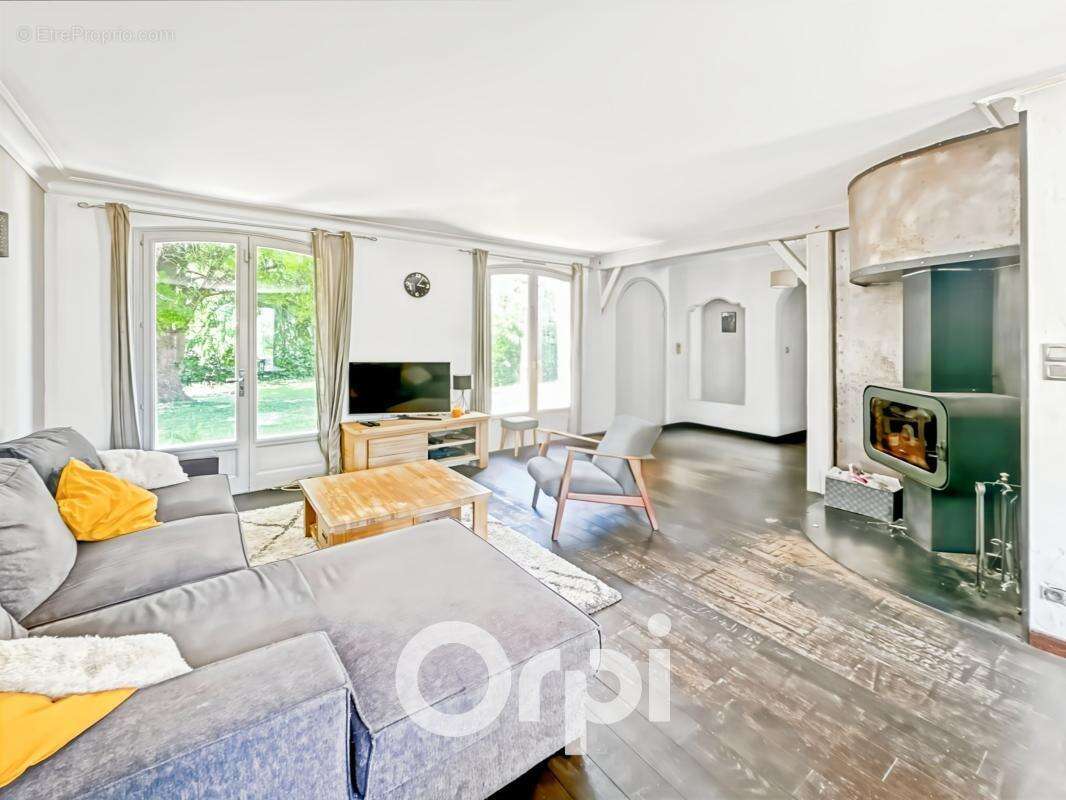Maison familiale de plain-pied – 138 m² – Sous-sol complet – Terrain de plus de 2 200 m² - photo 2