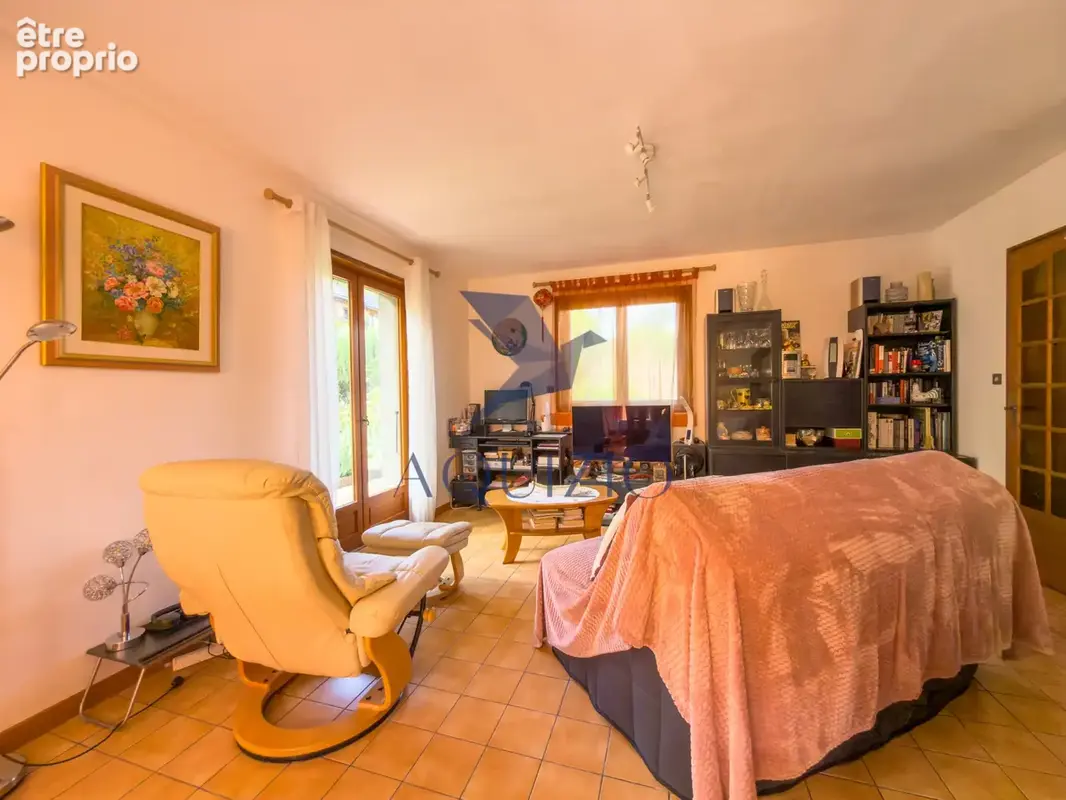 Maison 4 chambres + bureau sur un grand terrain avec piscine - photo 8