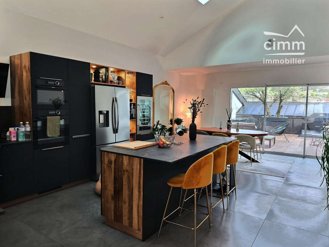 Appartement 139 m² à Challes-Les-Eaux  - photo 5