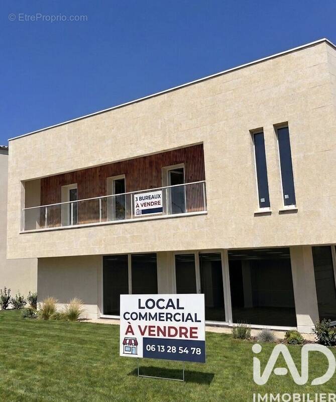 Photo 1 - Commerce à RODILHAN