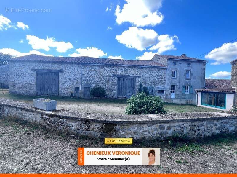 Maison à ROUSSAC