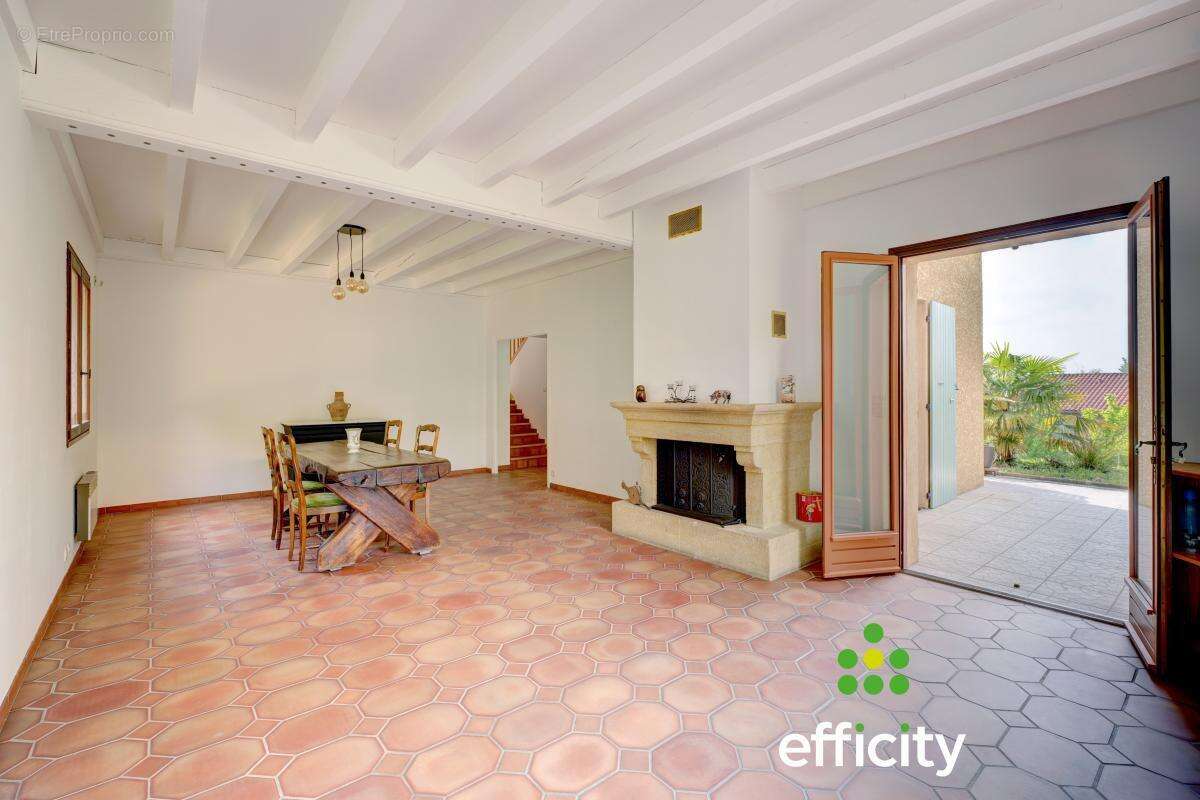 Maison à SAINTE-FOY-LES-LYON