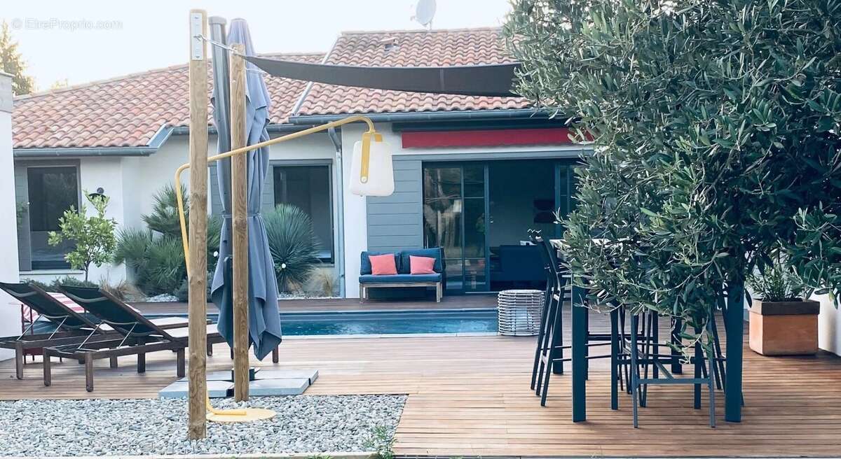 Maison à SAUGNAC-ET-CAMBRAN