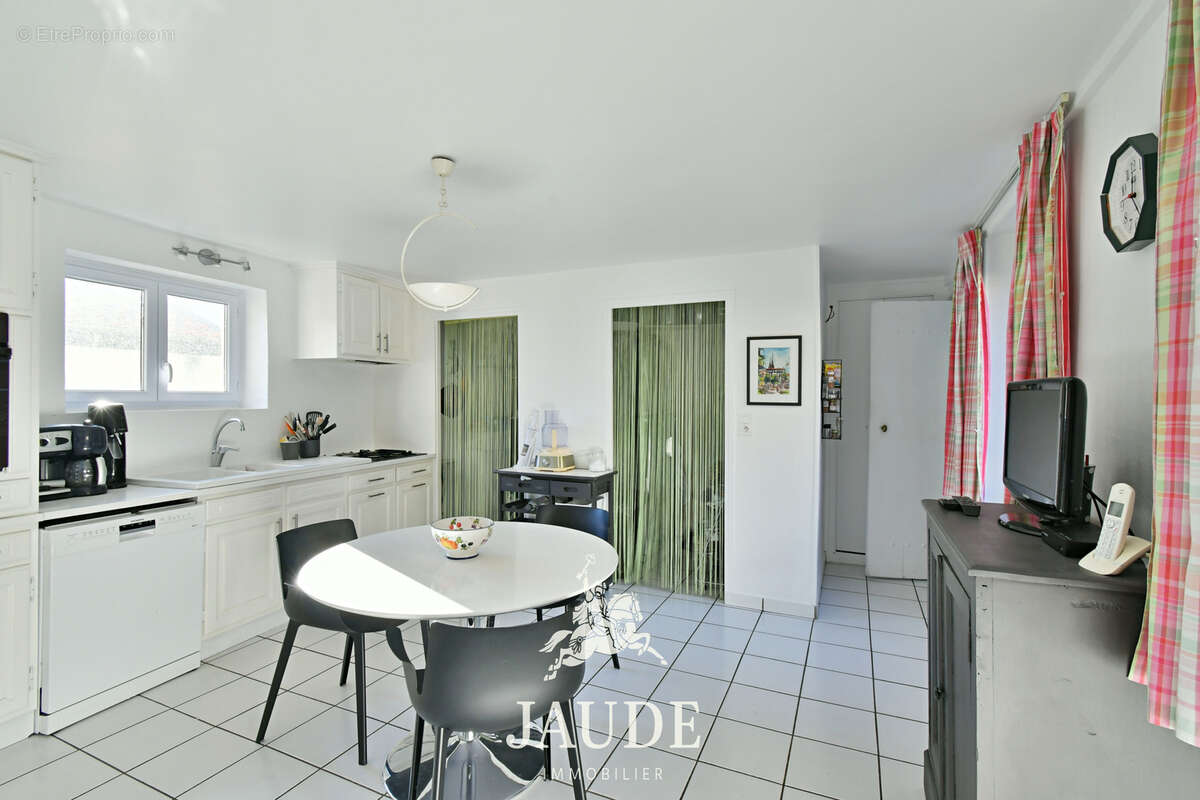 Appartement de caractère de 207 m2 en dernier étage avec vues dégagées   Plateau Central, Clermont-Ferrand - photo 4