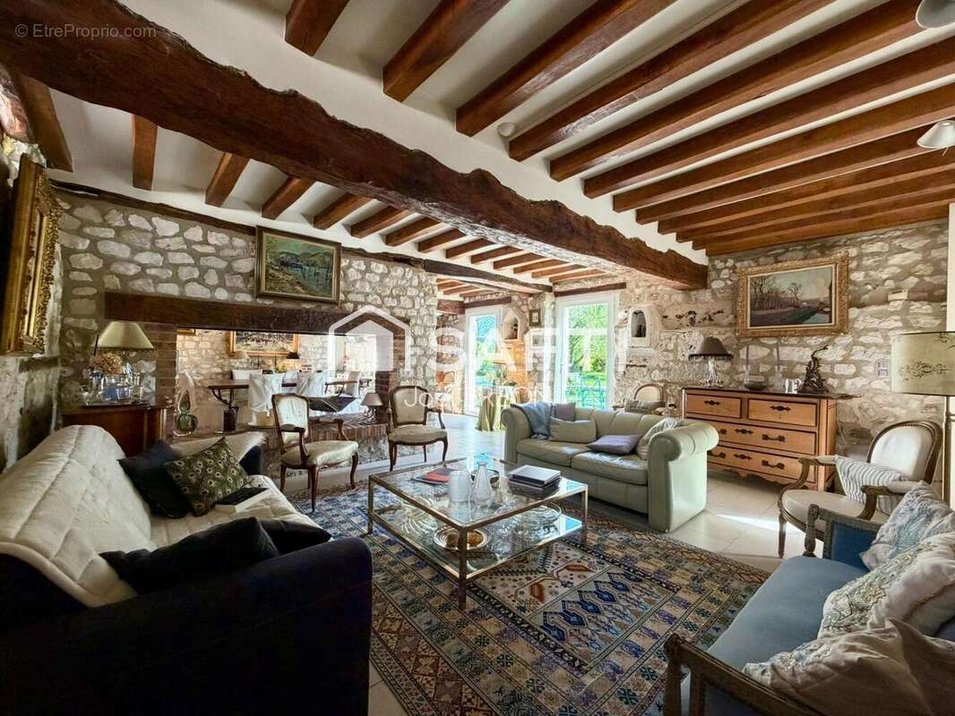 Maison 250 m² à Saint-Martin-De-Boscherville  - photo 4