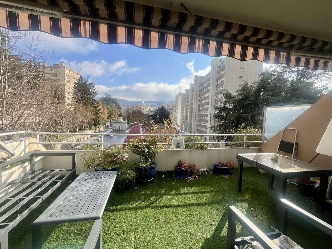 TERRASSE 17m² - Appartement à SAINT-ETIENNE