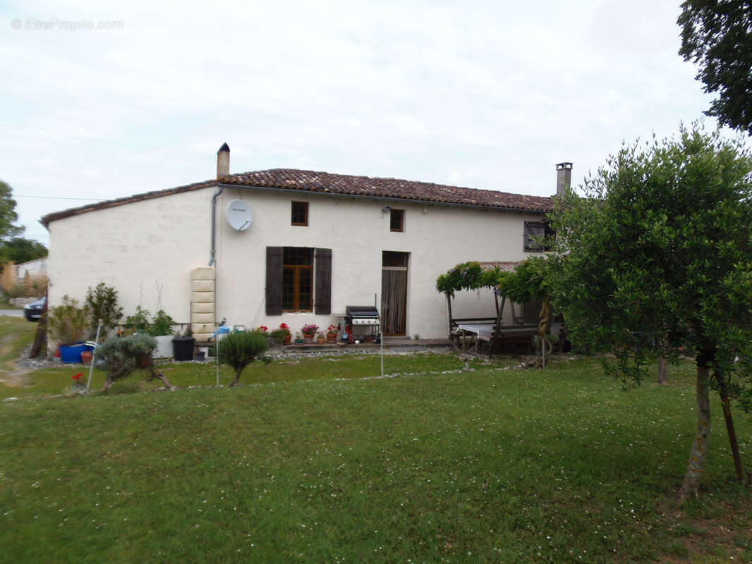 Maison à SAINT-DIZANT-DU-GUA