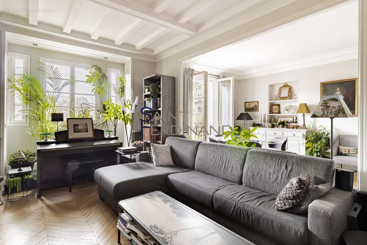 Appartement à PARIS-16E