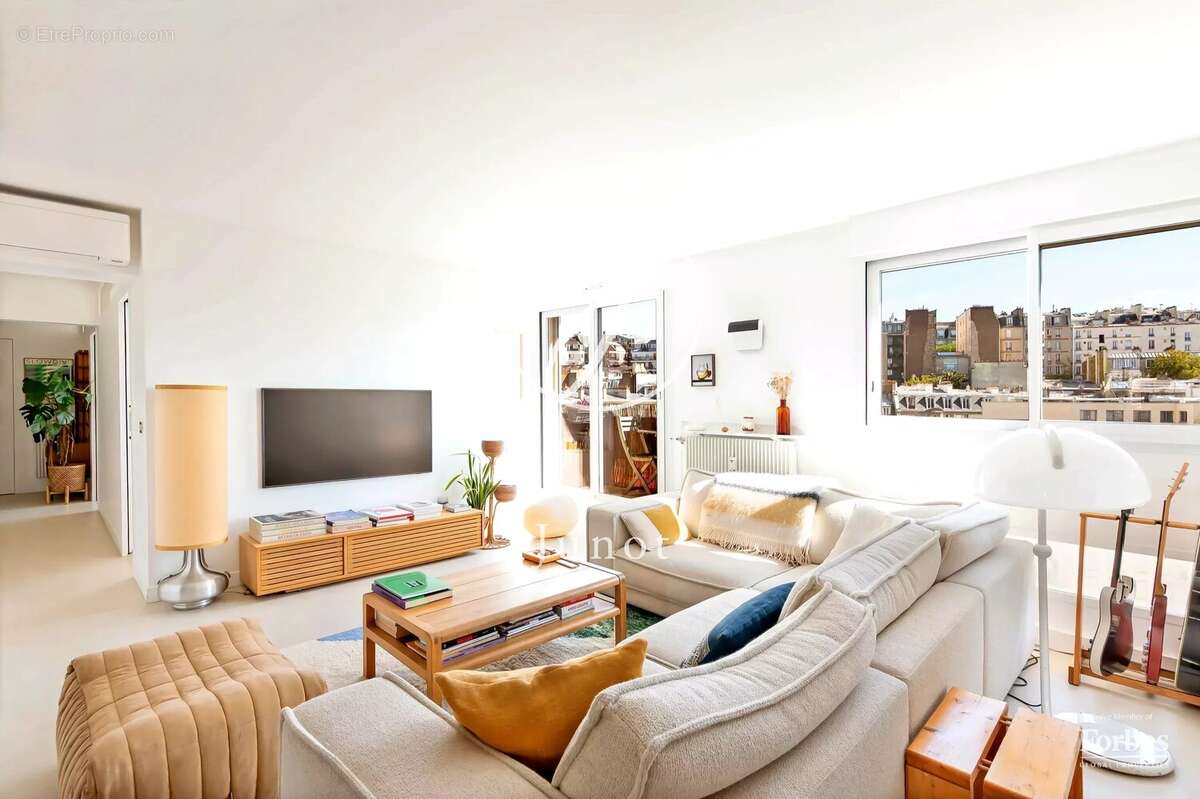 Paris 18e - MARCADET / LAMARCK - Appartement - 3 pièces - 80,03m² Carrez - 2 chambres -  Terrasse et 2 balcons de 29m² - Dernier - photo 6