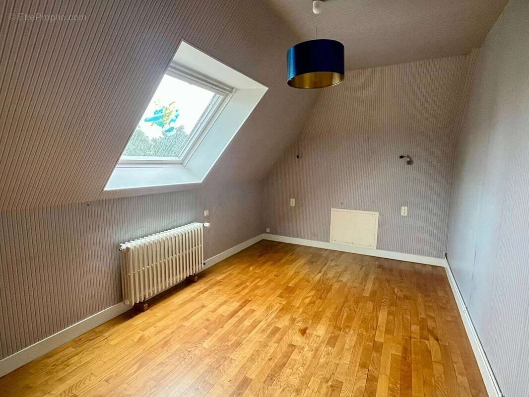 Maison à MONTREUIL-SOUS-PEROUSE