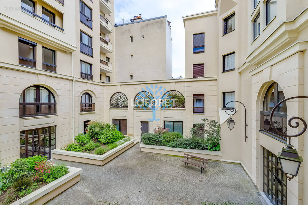 Appartement à PARIS-20E
