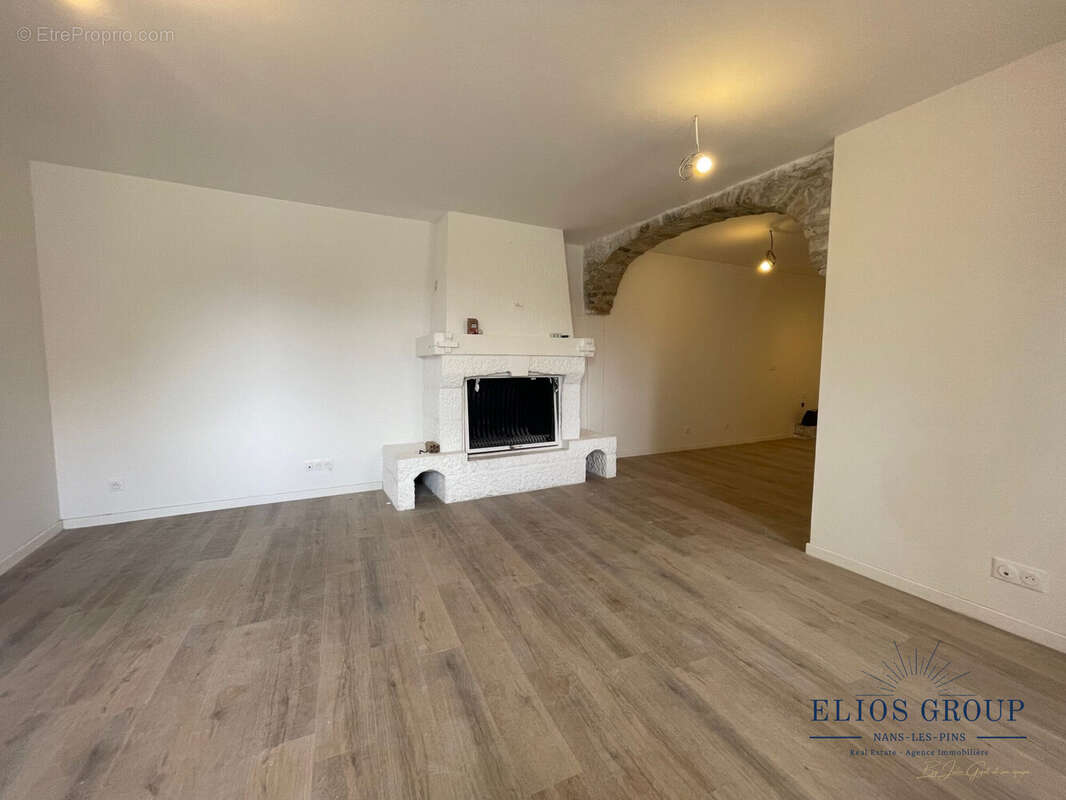 Appartement à ROUGIERS