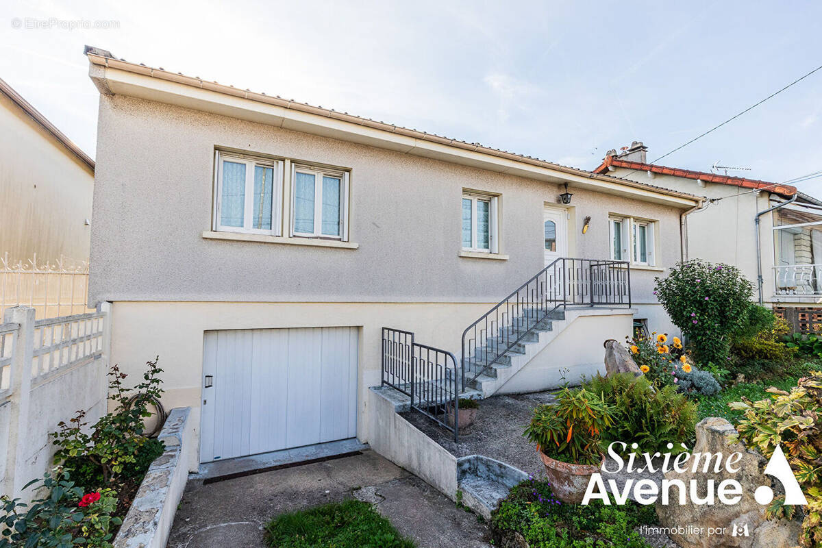 Maison à PARAY-VIEILLE-POSTE