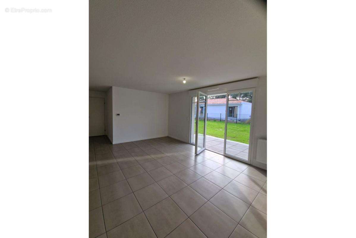 Appartement à TOSSE