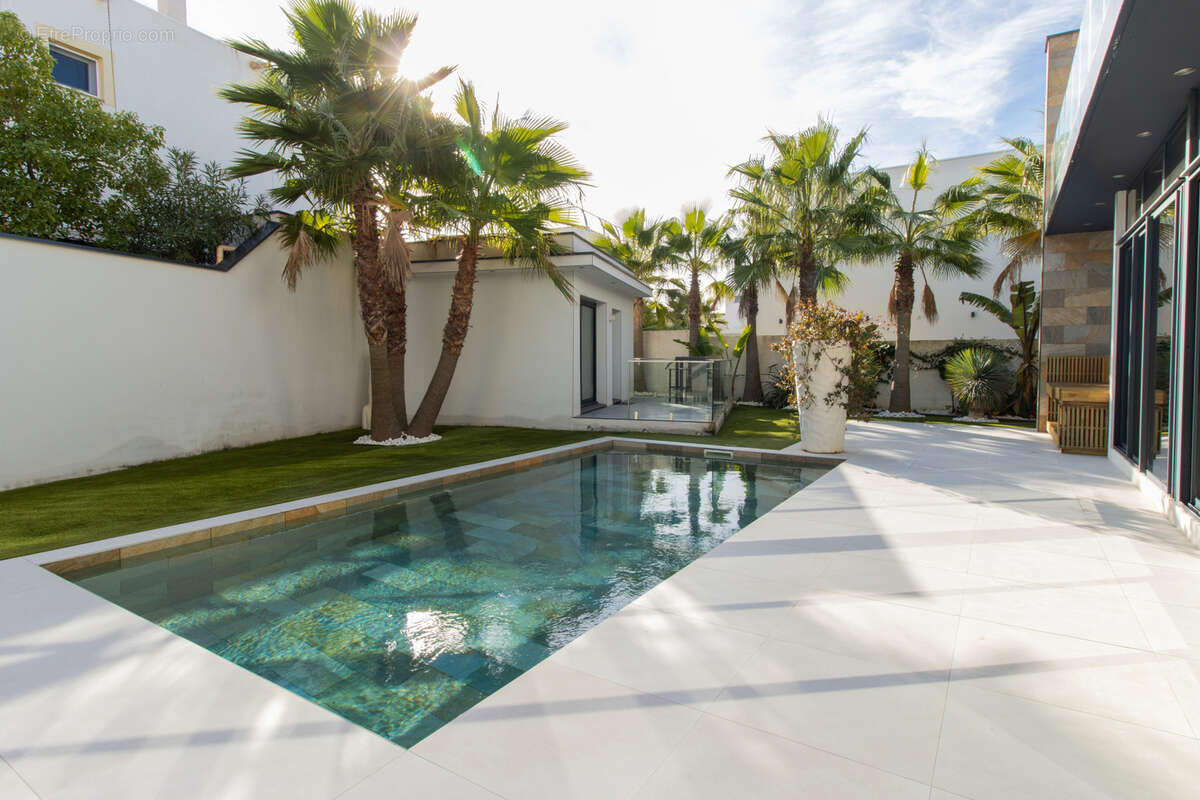 Villa prestigieuse T6 standing, piscine, garage, 100m de la mèr, Cap d'Agde, Golf - AGDE - photo 2