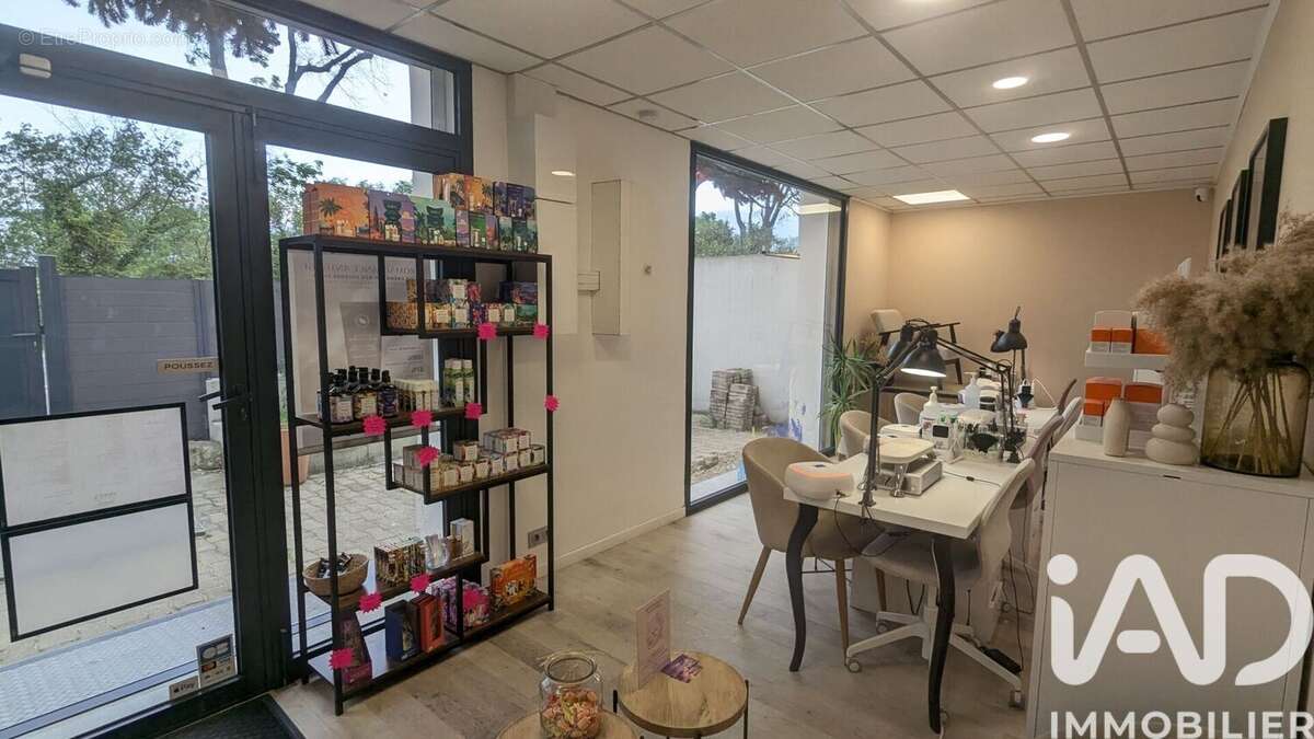 Photo 3 - Commerce à SORGUES