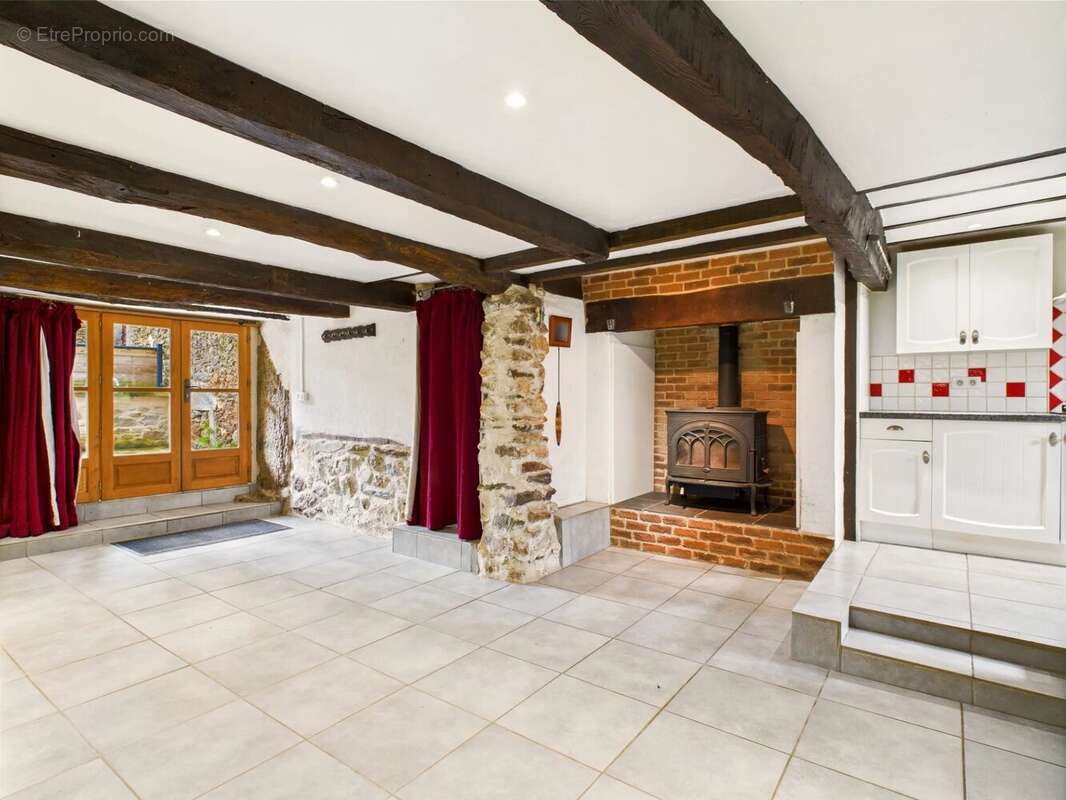 Maison à LA SALVETAT-PEYRALES