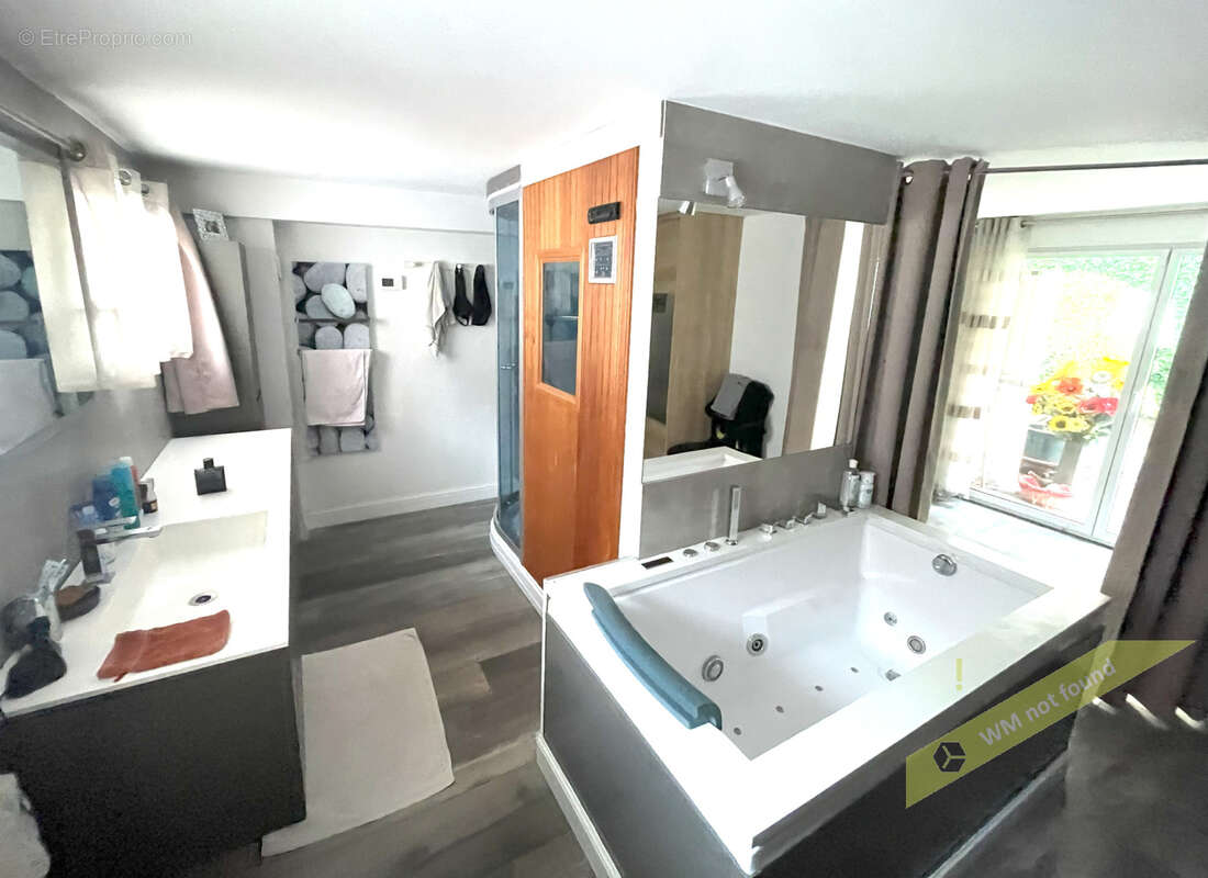 NICE LE PORT / Bas Mont-Boron - Magnifique Loft de 120 m2 hab ouvert sur 2 terrasses aménagées de 110 m2 - photo 7