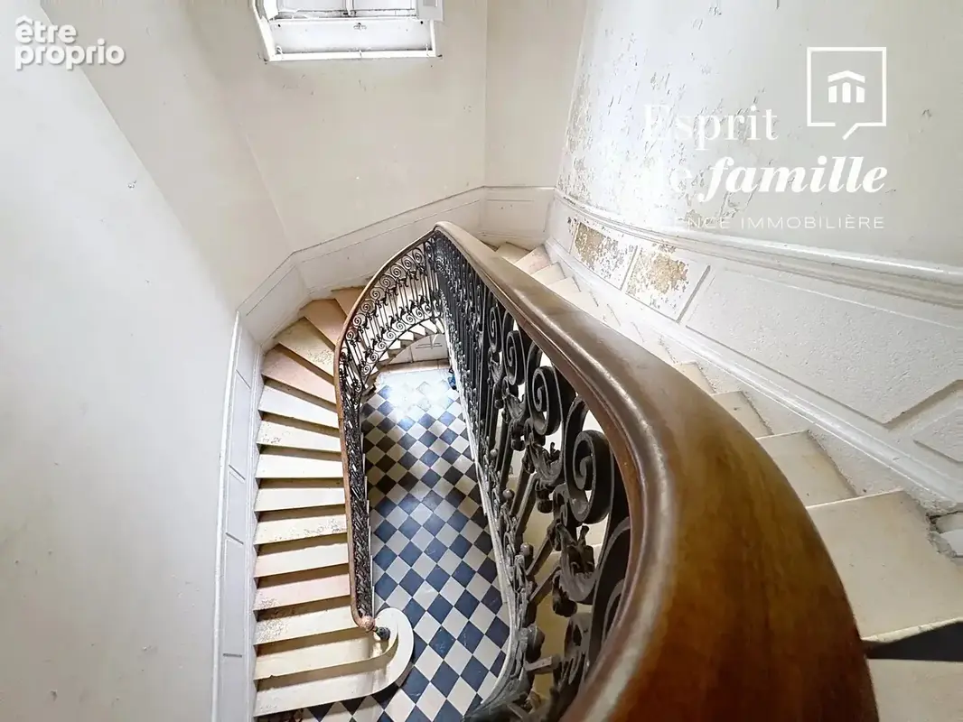 QUAI JEAN-JACQUES ROUSSEAU – Appartement de réception de 122 m² dans une maison bourgeoise - photo 18