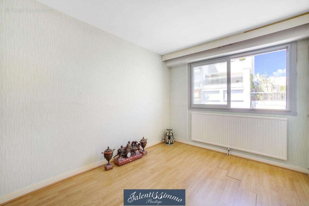 Daumesnil 4p + balcon + cave + parking - etage eleve ascenseur - photo 9