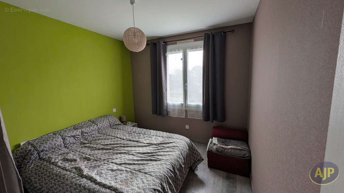 Maison à CHAMPAGNE-LES-MARAIS