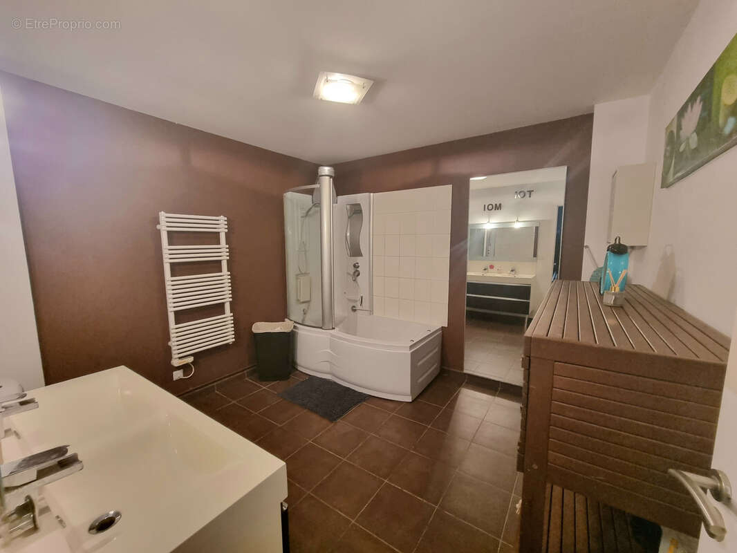 Maison à VIC-SUR-SEILLE