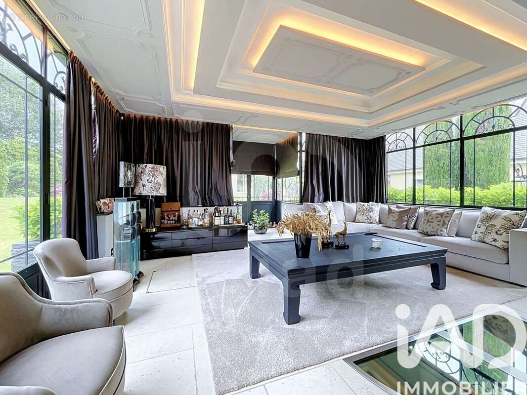 Maison 620 m² à Magny-Le-Hongre  - photo 5