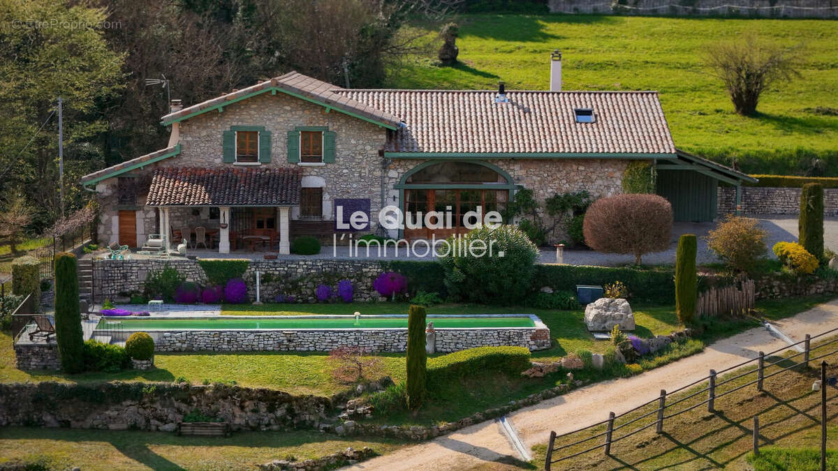 Maison à VEUREY-VOROIZE