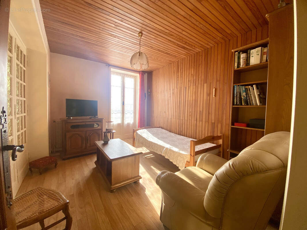 Maison avec dépendances sur un terrain de 2 180 m2   Fort potentiel - photo 6