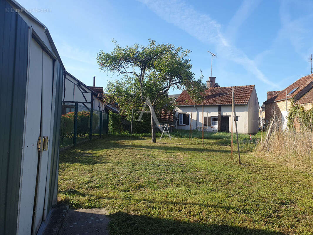 Maison à YVOY-LE-MARRON