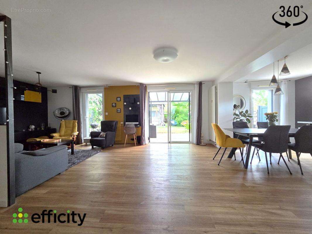 Maison 127 m² à La Chapelle-Des-Fougeretz  - photo 2