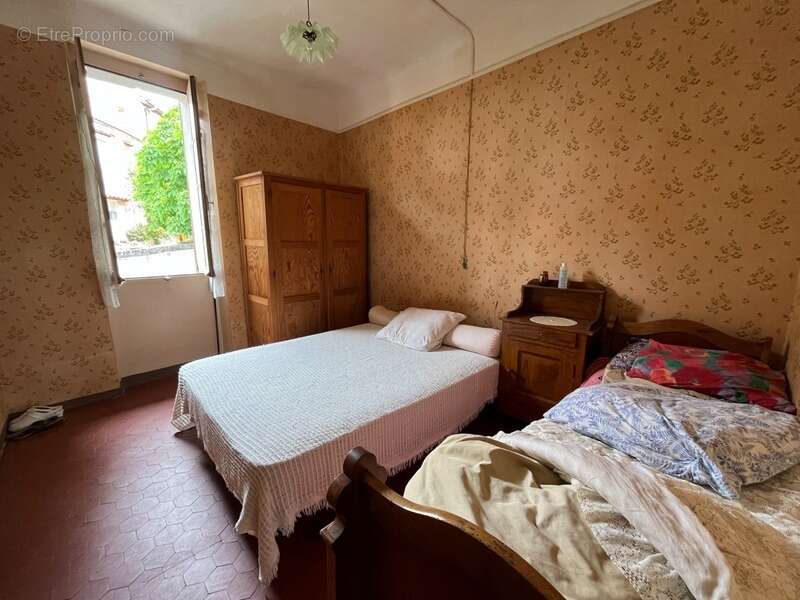 Appartement à BAGNOLS-EN-FORET