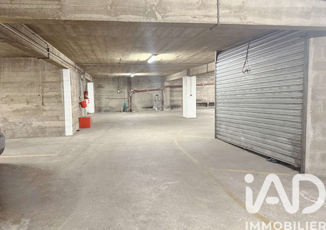 Photo 3 - Parking à PARIS-15E