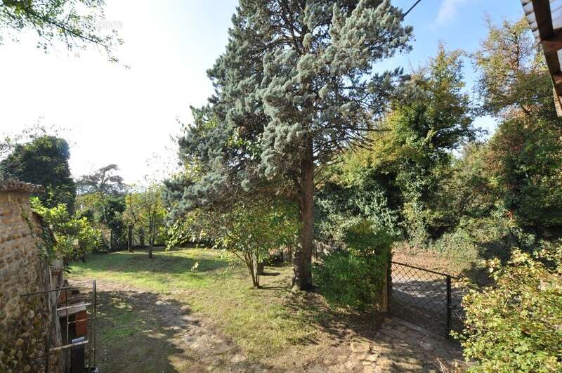 Maison à LAPEYROUSE-MORNAY