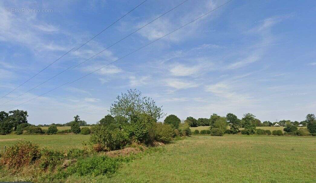 Terrain à ROMAGNE