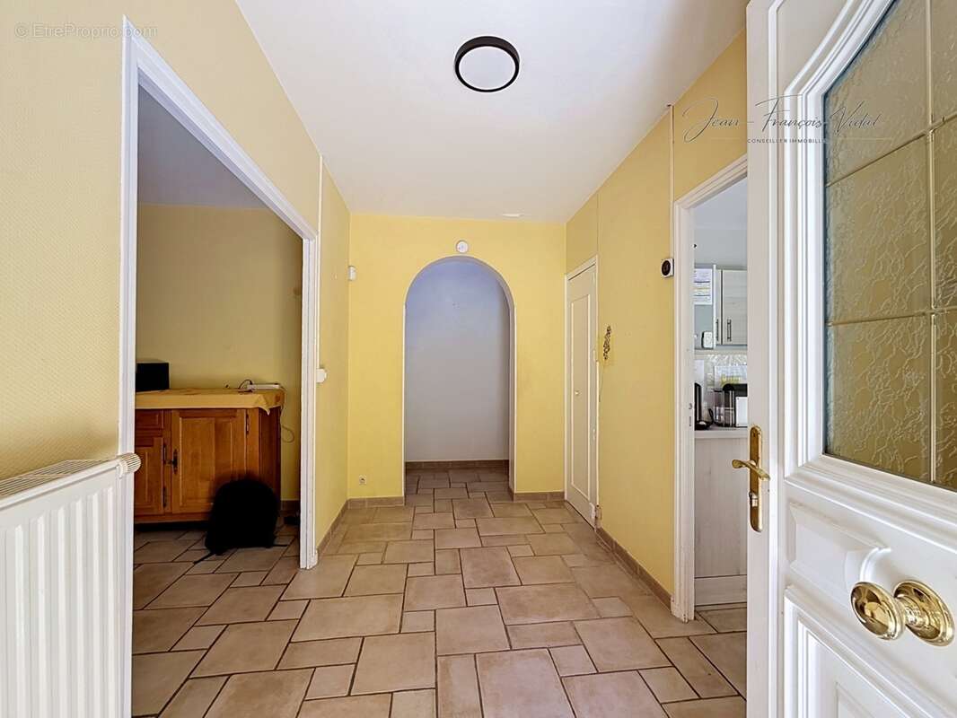 Bouchet – Maison de plain-pied avec piscine chauffée, spa et 2 garages - photo 8