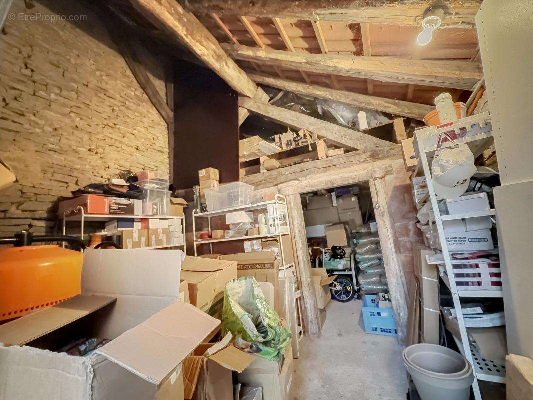 Maison à VILLECOMTE