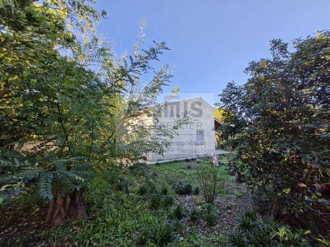 Maison à VIC-LA-GARDIOLE