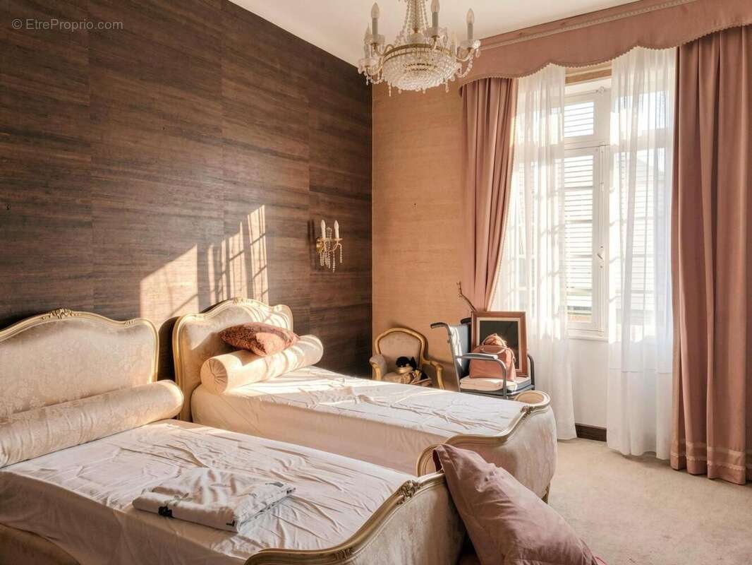   - Maison à VALS-LES-BAINS