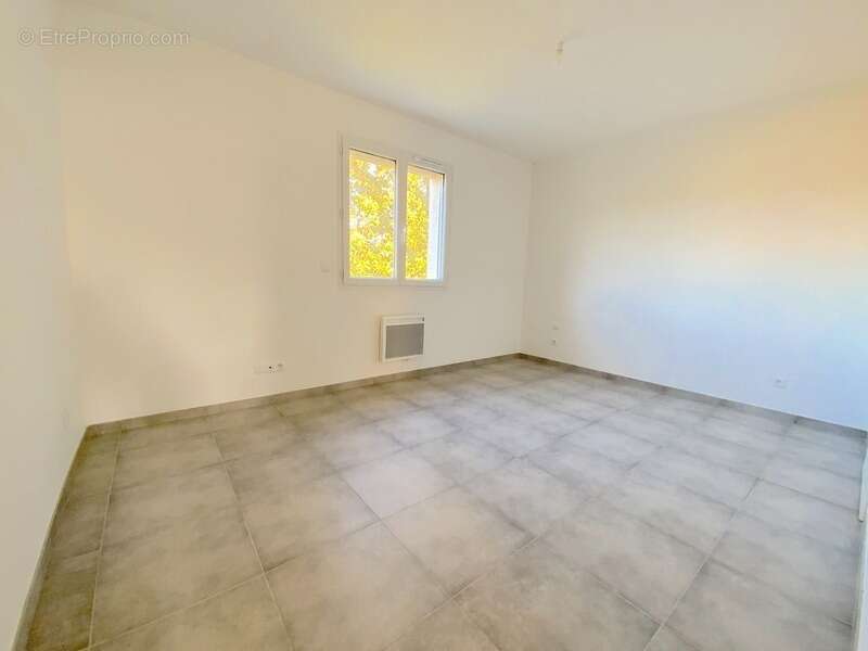 Maison à LA ROQUETTE-SUR-SIAGNE