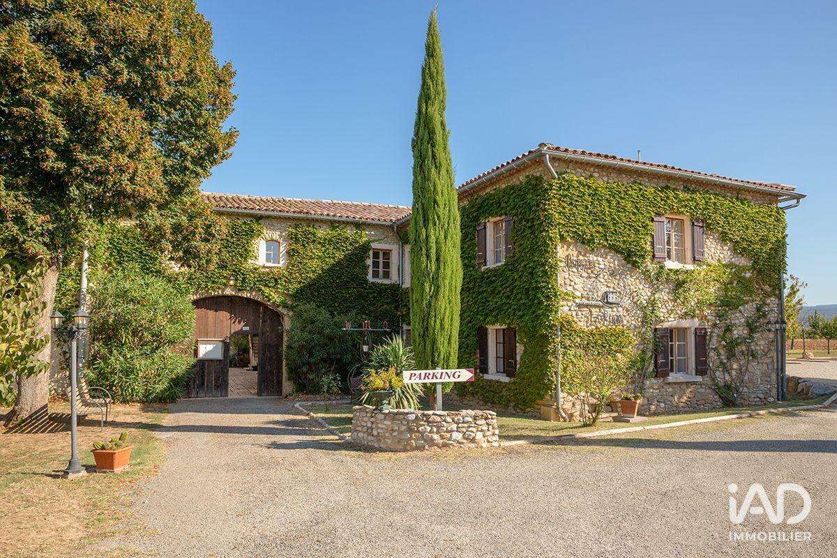 Photo 2 - Commerce à CHABRILLAN