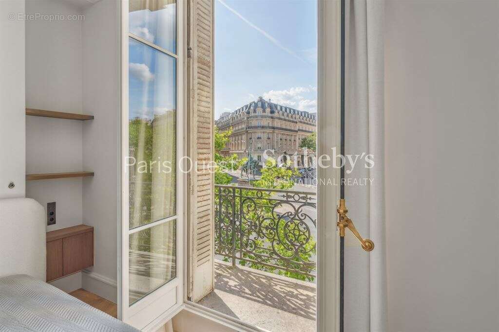 Appartement à PARIS-16E